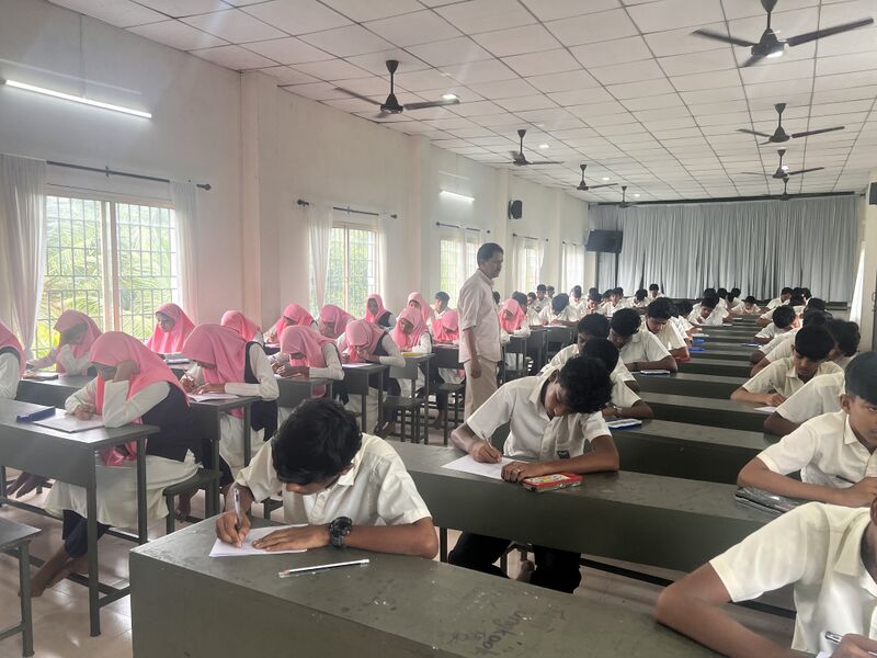 പ്രമാണം:19009 -vijabheri-2025 -10th.jpg