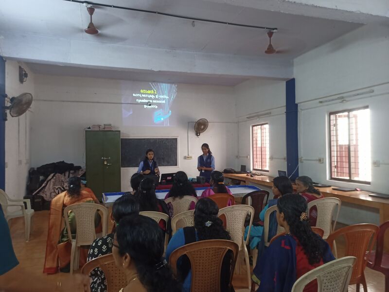 പ്രമാണം:36026 amma2.jpg