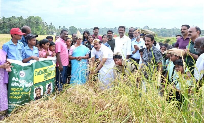 പ്രമാണം:41048 HARVESTING.jpeg