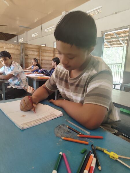 പ്രമാണം:47479 spacious classroom.jpeg