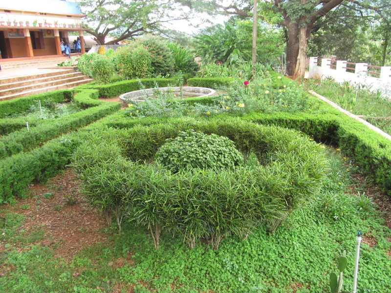 പ്രമാണം:48253-garden3.jpg