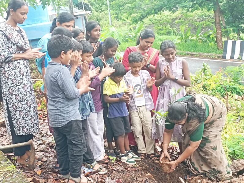 പ്രമാണം:HF26 25466 ekm environment2.jpg