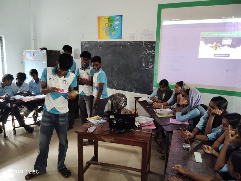 പ്രമാണം:LITTLE KITES, GHSS ADICHANALLOOR.jpeg