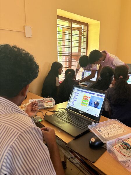 പ്രമാണം:Robotic training 10th(1).jpg