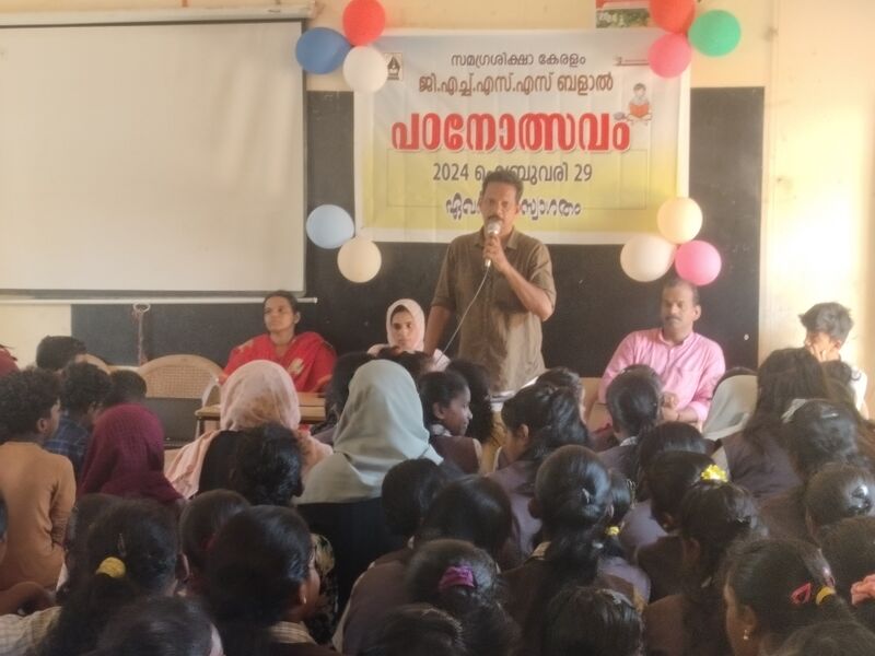 പ്രമാണം:12052 kgd padanolsavam.jpg