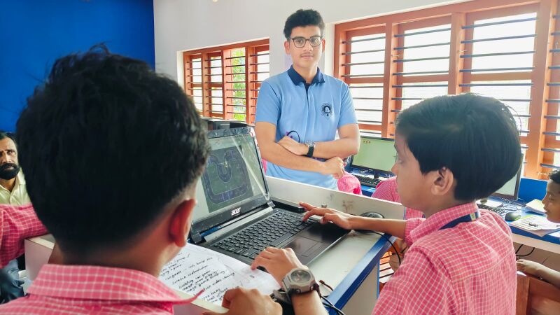 പ്രമാണം:14028 class!.jpg