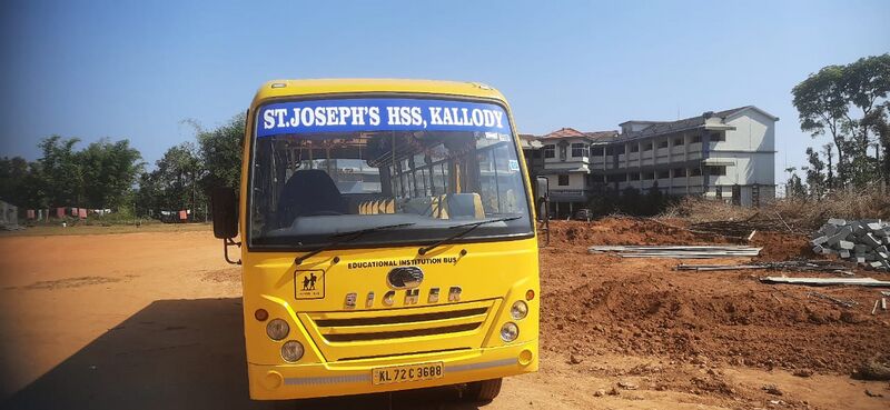 പ്രമാണം:15008 bus.jpeg