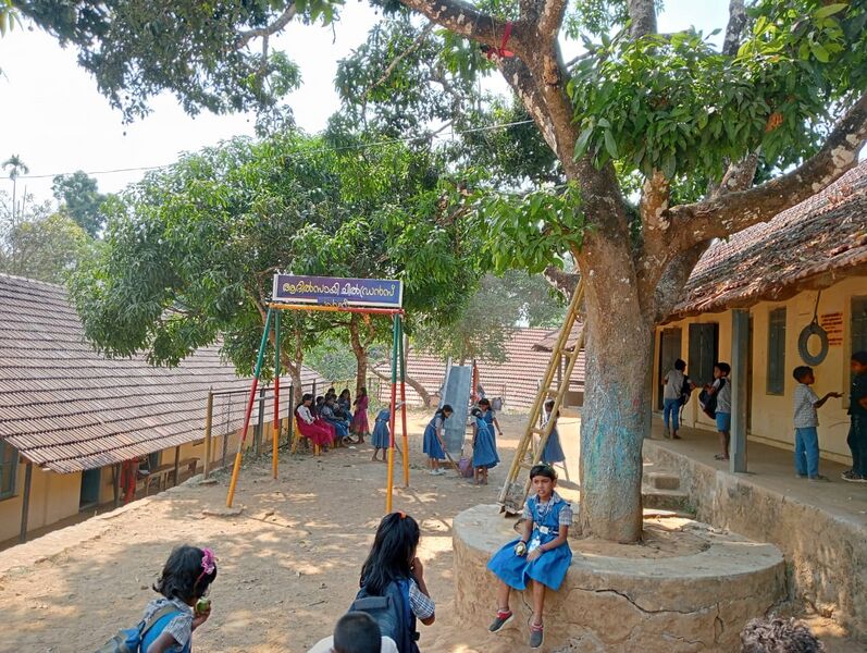 പ്രമാണം:15375School compound.jpeg