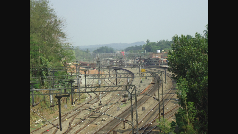 പ്രമാണം:25024Angamaly railway station.png