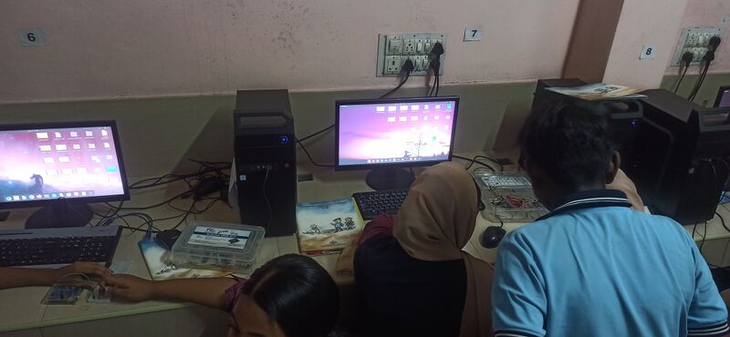 പ്രമാണം:25044 Robotic shilpasala3.jpg