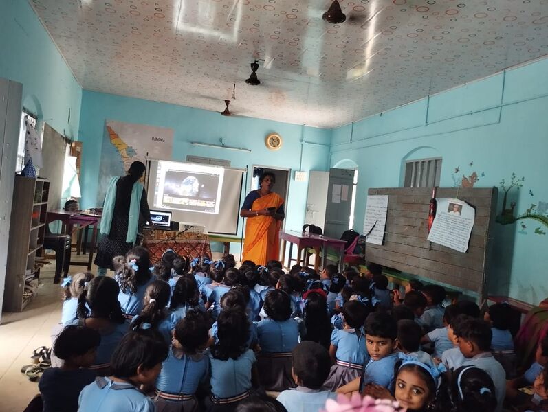 പ്രമാണം:26516-hitech photo.jpg