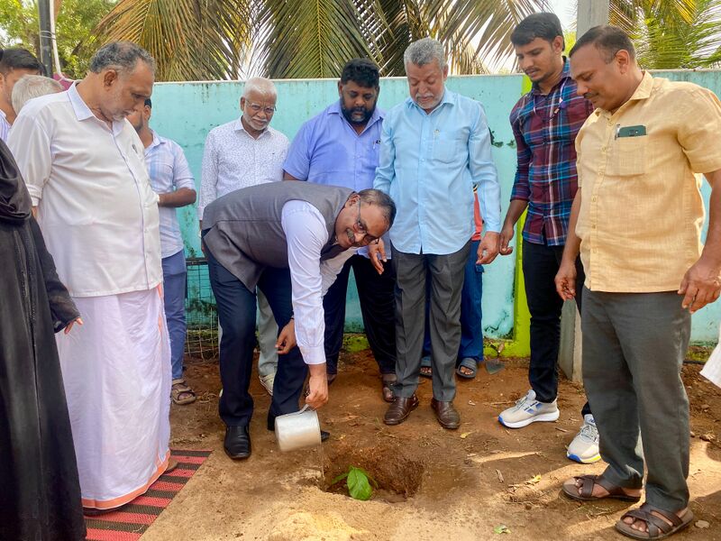 പ്രമാണം:43062 ev2.jpeg