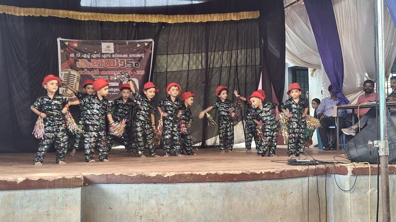 പ്രമാണം:12027 27 kalolsavam1.jpg