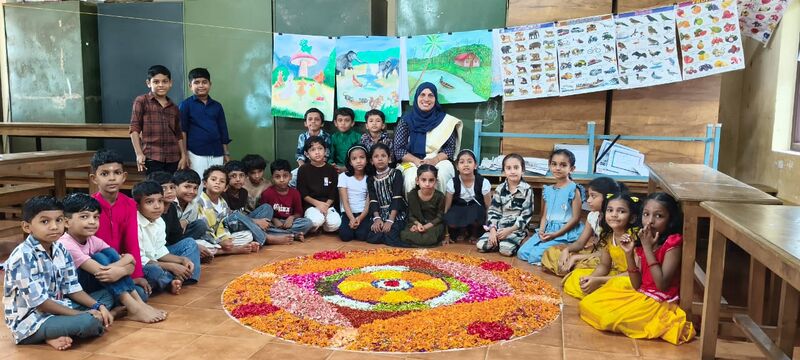 പ്രമാണം:12069 onam2.jpg