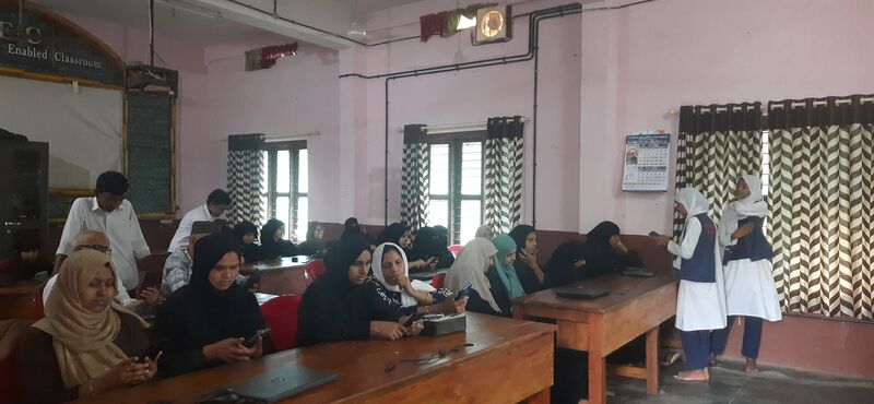 പ്രമാണം:14036 AI class parents 2026.jpg
