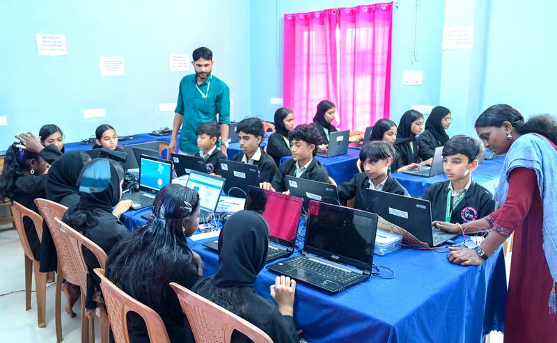 പ്രമാണം:15088 HS itlab.jpg