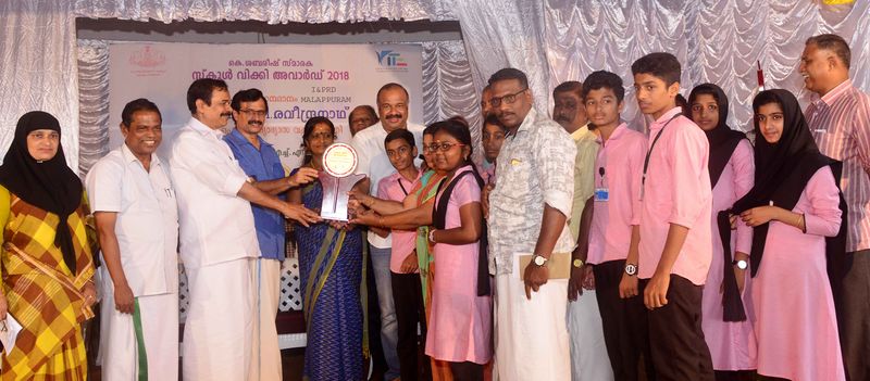 പ്രമാണം:18078 Schoolwiki Award Kadungapuram.JPG