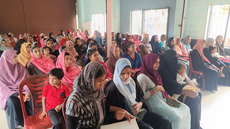 പ്രമാണം:18431 amma teacher 3.jpg