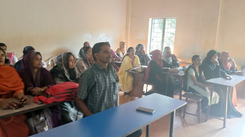 പ്രമാണം:19035-Cyber awareness class LK.jpg