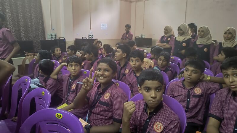 പ്രമാണം:25044 up digital training3.jpg