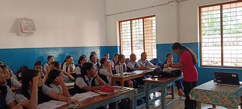 പ്രമാണം:25045-robotics training pic 1.jpg