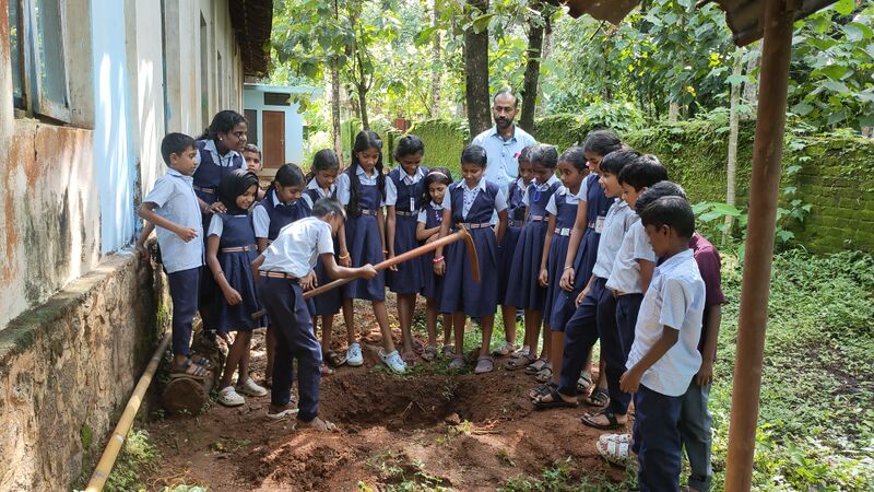 പ്രമാണം:29351 Mazhakoythu.jpg