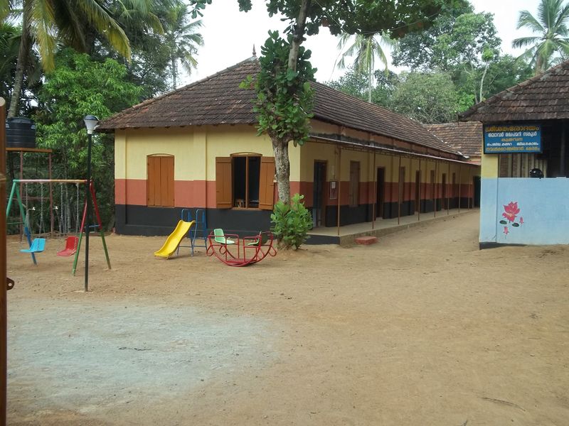 പ്രമാണം:41630Schoolphoto.JPG