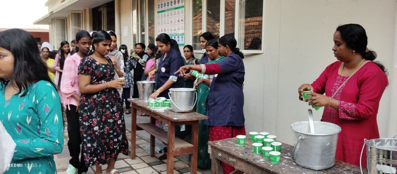 പ്രമാണം:42042 praveshanolsavam25 1.jpg