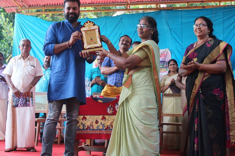 പ്രമാണം:44050 19 10 57.JPG