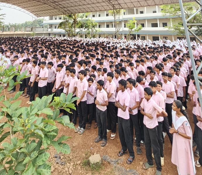പ്രമാണം:47098 STUDENT.jpeg