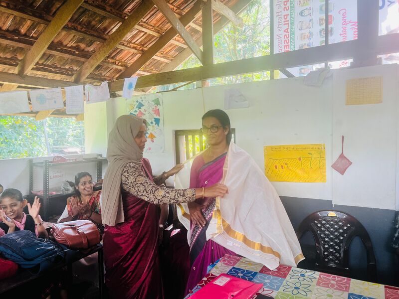 പ്രമാണം:47238 teachersday6.jpg