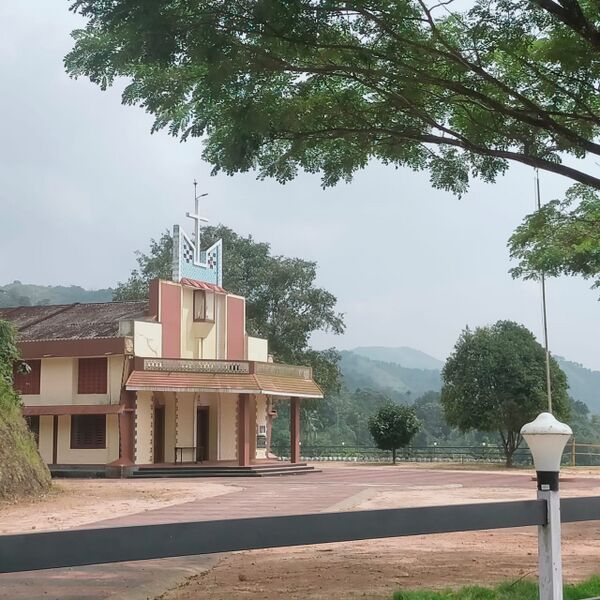 പ്രമാണം:47315 ST.MARYS CHURCH 4.jpeg