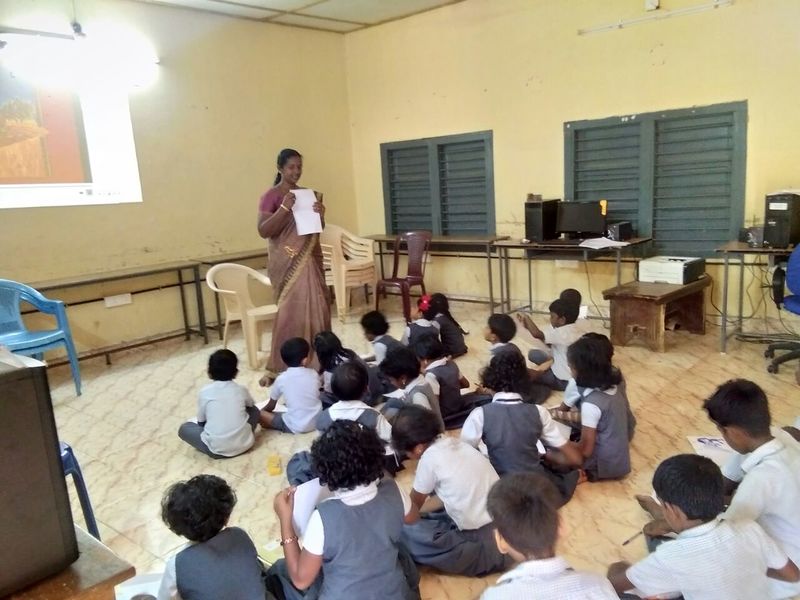 പ്രമാണം:MALAYALA THILLAKKAM.jpg