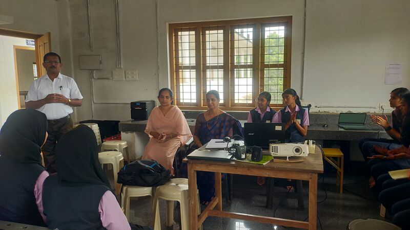 പ്രമാണം:12047 st marys hs kadumenilkms.jpg