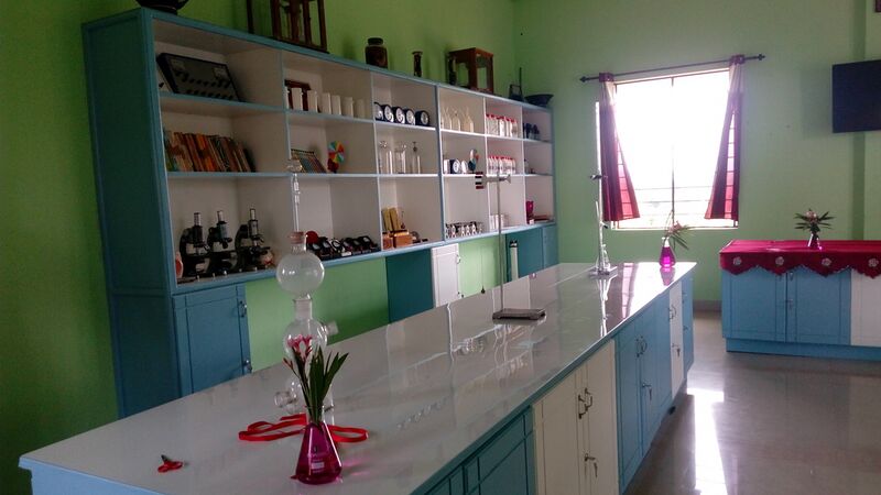 പ്രമാണം:15051 science lab 99.jpg