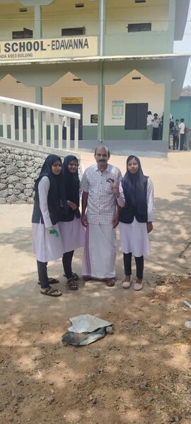 പ്രമാണം:18068-SURESH SIR GIZR4471.JPG