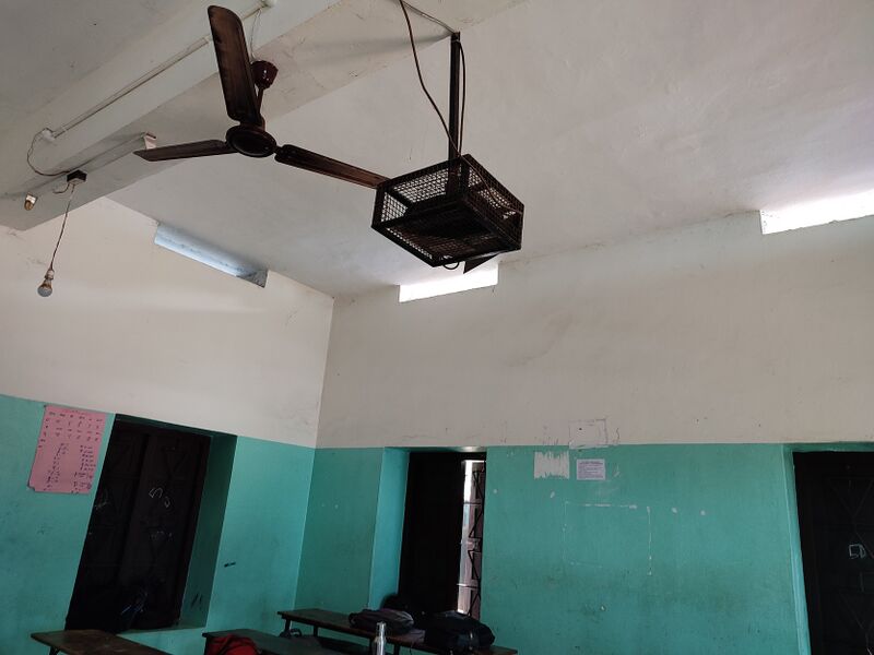 പ്രമാണം:18471 projector.jpg