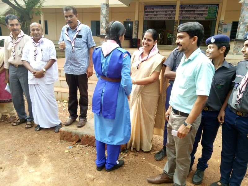 പ്രമാണം:19015-Scout Scarf Day16.jpeg