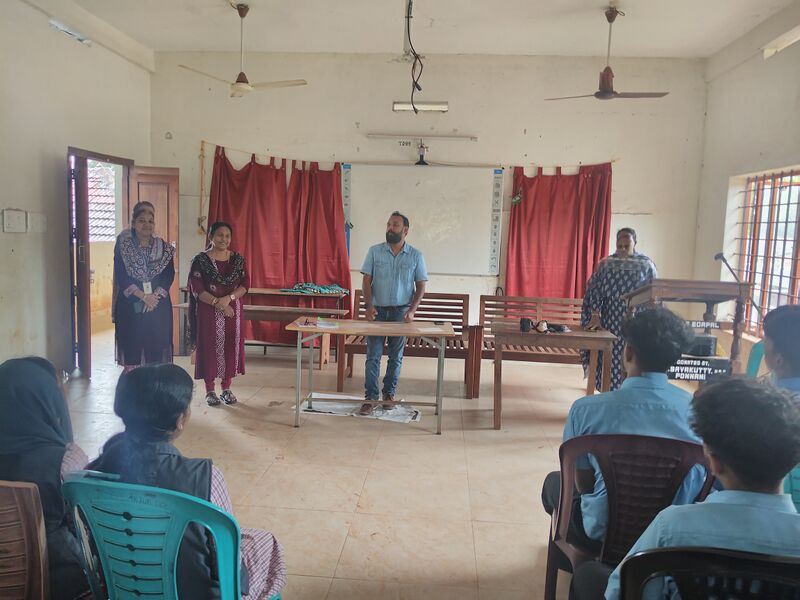 പ്രമാണം:19050 suchithwa sena.jpg