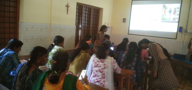 പ്രമാണം:23048 LK MOTHERS' CLASS.jpg