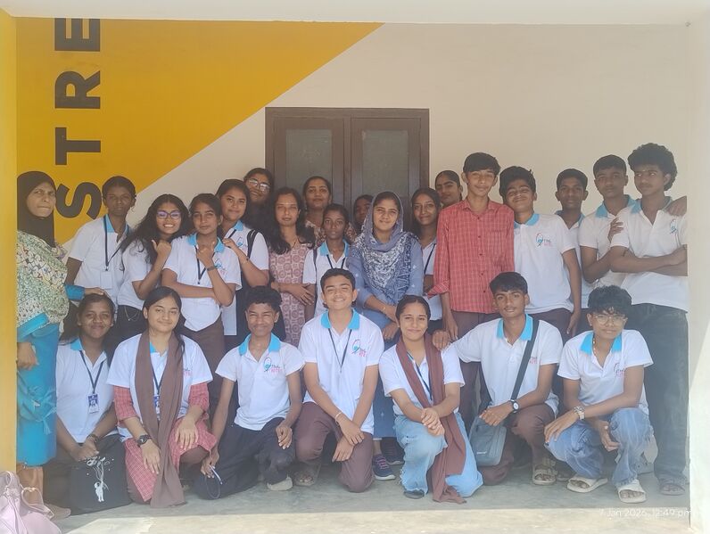 പ്രമാണം:36015 field visit team.jpg