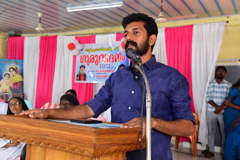 പ്രമാണം:36046 3guruvandhanam.jpeg