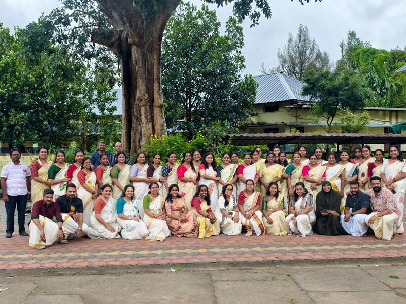 പ്രമാണം:Onaqhosham 1.jpg