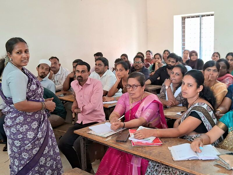 പ്രമാണം:11018 Staff meeting Reopening day.jpeg