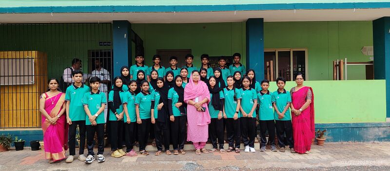 പ്രമാണം:13042 LK2024-27 Members.jpg