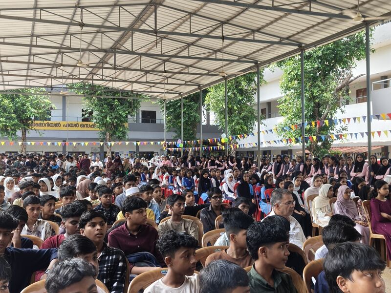 പ്രമാണം:14036 Reopening Audience 2026.jpg