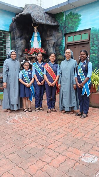 പ്രമാണം:22053 സ്കൂൾ ലീഡേഴ്സ്.jpg