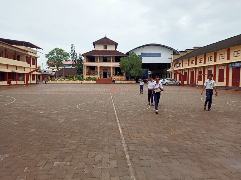 പ്രമാണം:33009-schoolbuilding.jpg