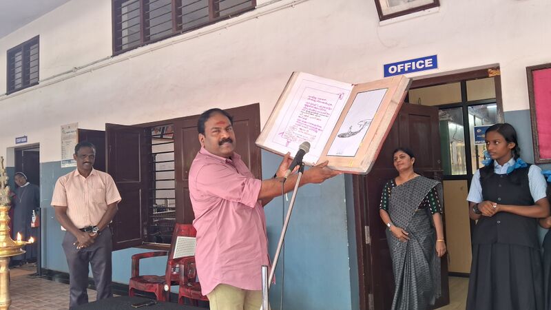 പ്രമാണം:34046 v2.jpg