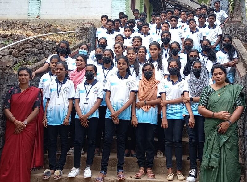 പ്രമാണം:38032 pta group photo.jpeg